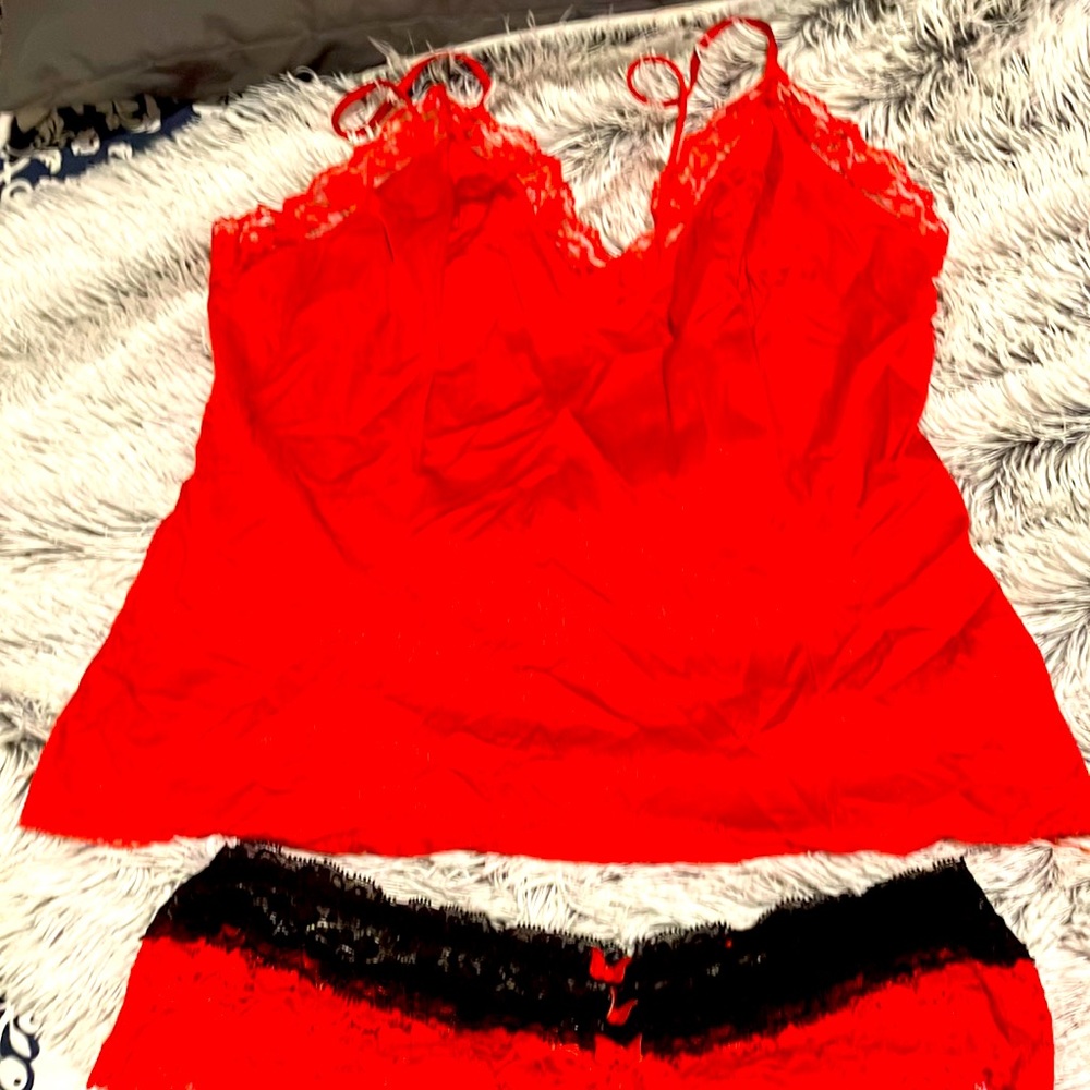 Red and black things with a lingeri set. Very comfortable to sleet in.